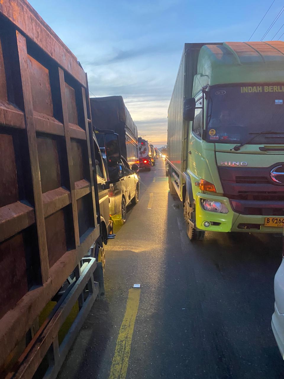 Satlantas Polres Labusel Dinilai Lambat, Tindakan, Macat Lalin di Asam Jawa, Nyaris Lumpuh Total