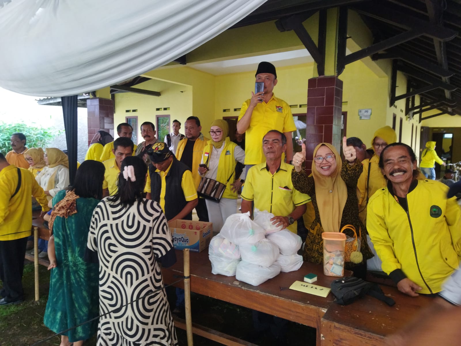 DPD Golkar Pangandaran Gelar Pengobatan Gratis dan Pasar Sembako Murah, Ribuan Paket Sembako Ludes