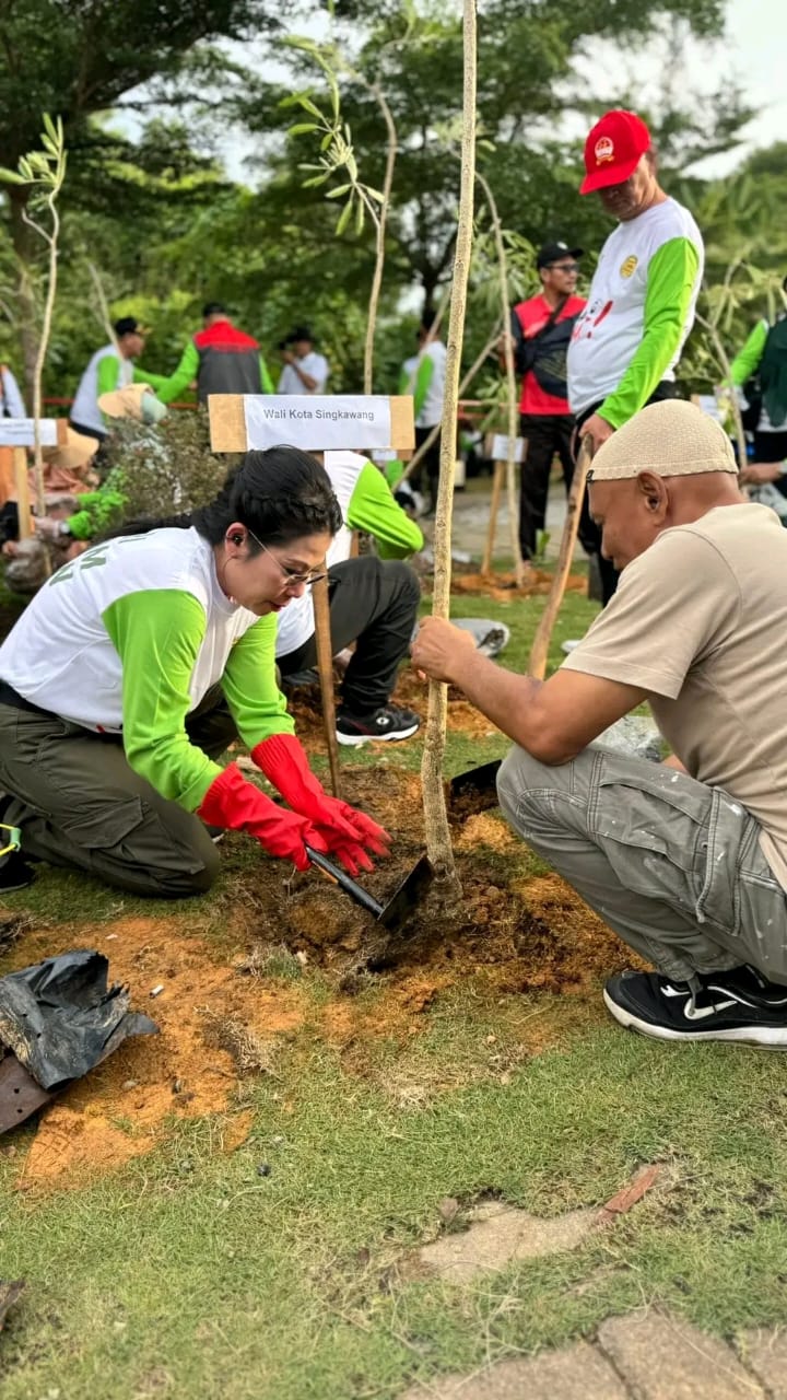 Pemkot Gandeng Seluruh Elemen Tanam 3.154 Pohon Sambut Hari Jadi ke-24 Singkawang