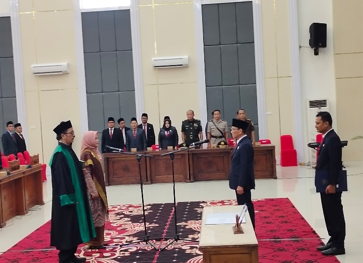 DPRD Singkawang Gelar Rapat Paripurna Pengucapan Sumpah Janji PAW Yuharisa Menggantikan H. Herman