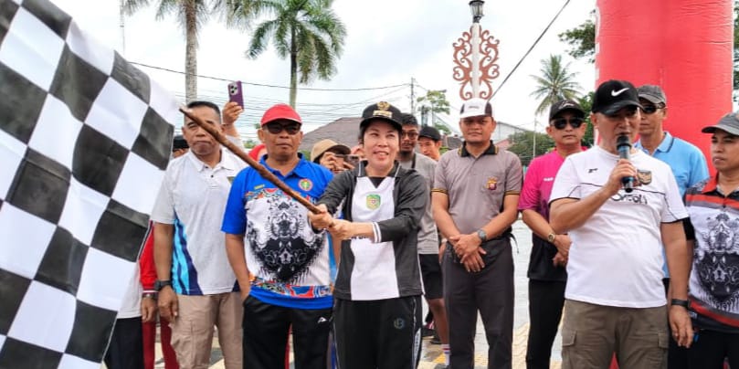 PGRI Singkawang Gelar Senam, Jalan Sehat dan Penanaman Pohon Dalam Peringati HUT Ke-80