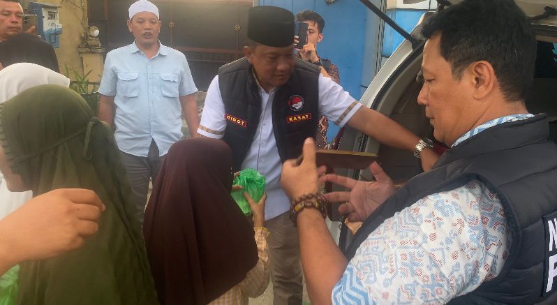 Satres Narkoba Polres Labuhanbatu Bagikan Takjil di Berbagai Tempat