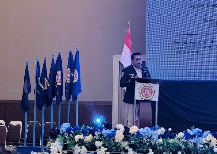 Alexander Waas, Aklamasi Nahkodai Karang Taruna Provinsi Maluku