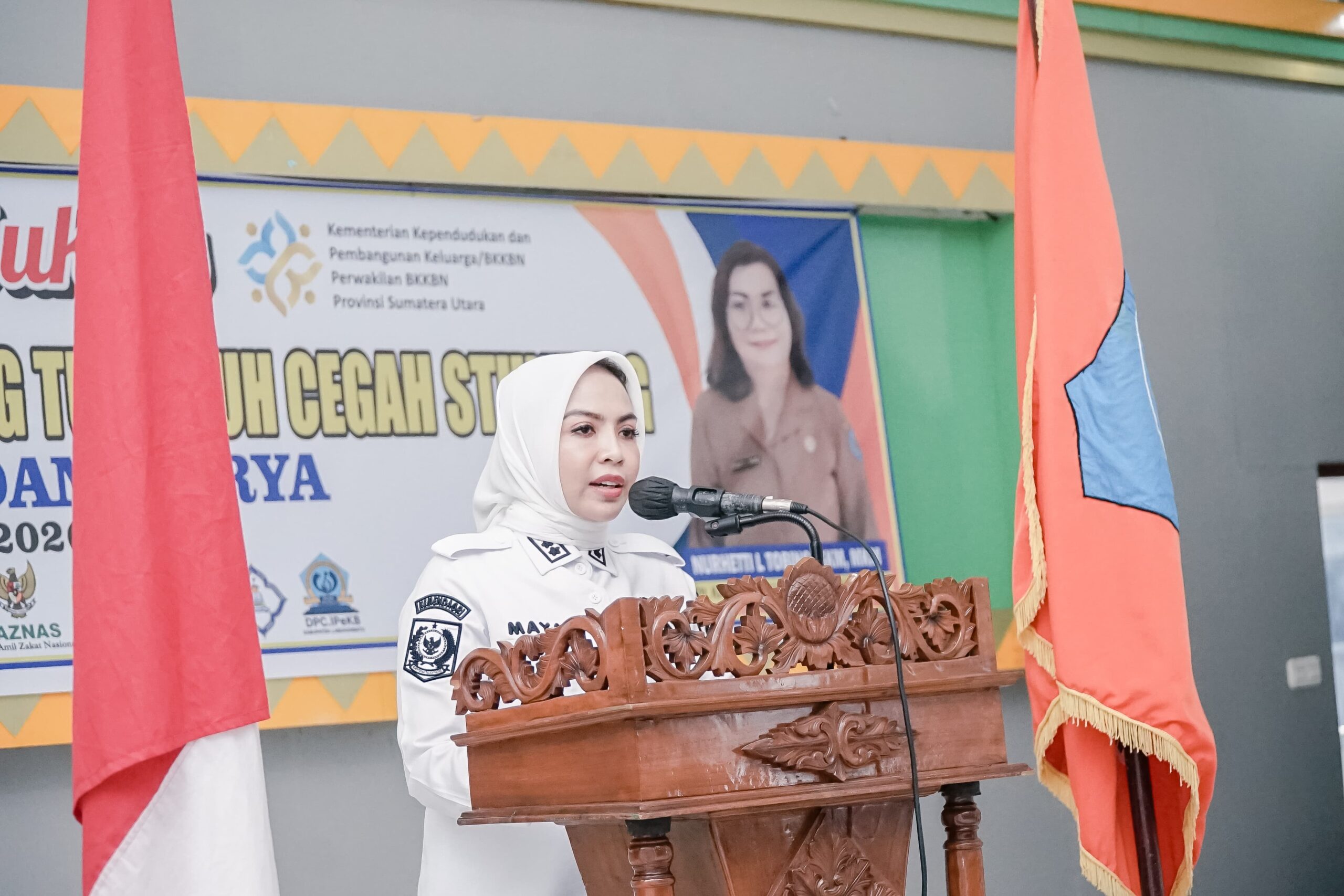 Cegah Stunting, Bupati dan Wakil Bupati Labuhanbatu Salurkan Bantuan Program GENTING Tahap III