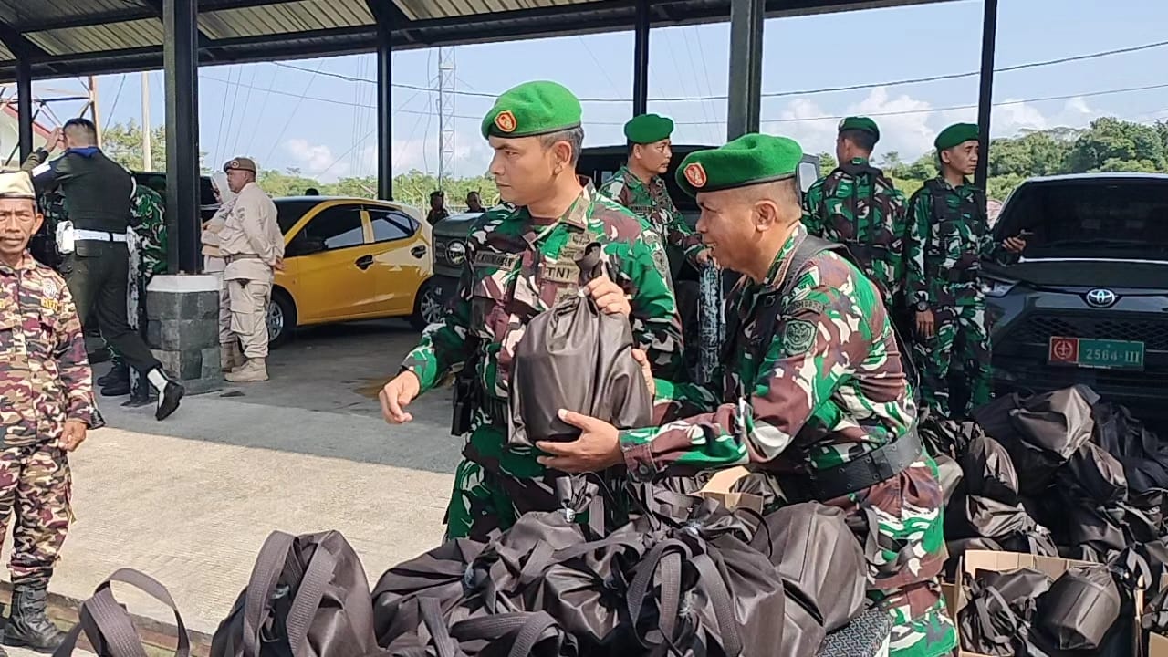 Jelang Idul Fitri 1447 H, Dandim 0625/Pangandaran Bagikan Bingkisan THR Untuk Prajurit, PNS dan Keluarga Besar Kodim