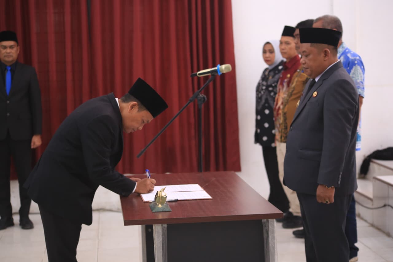 Wakil Bupati Labuhanbatu Lantik 22 Kepala Satuan Pendidikan