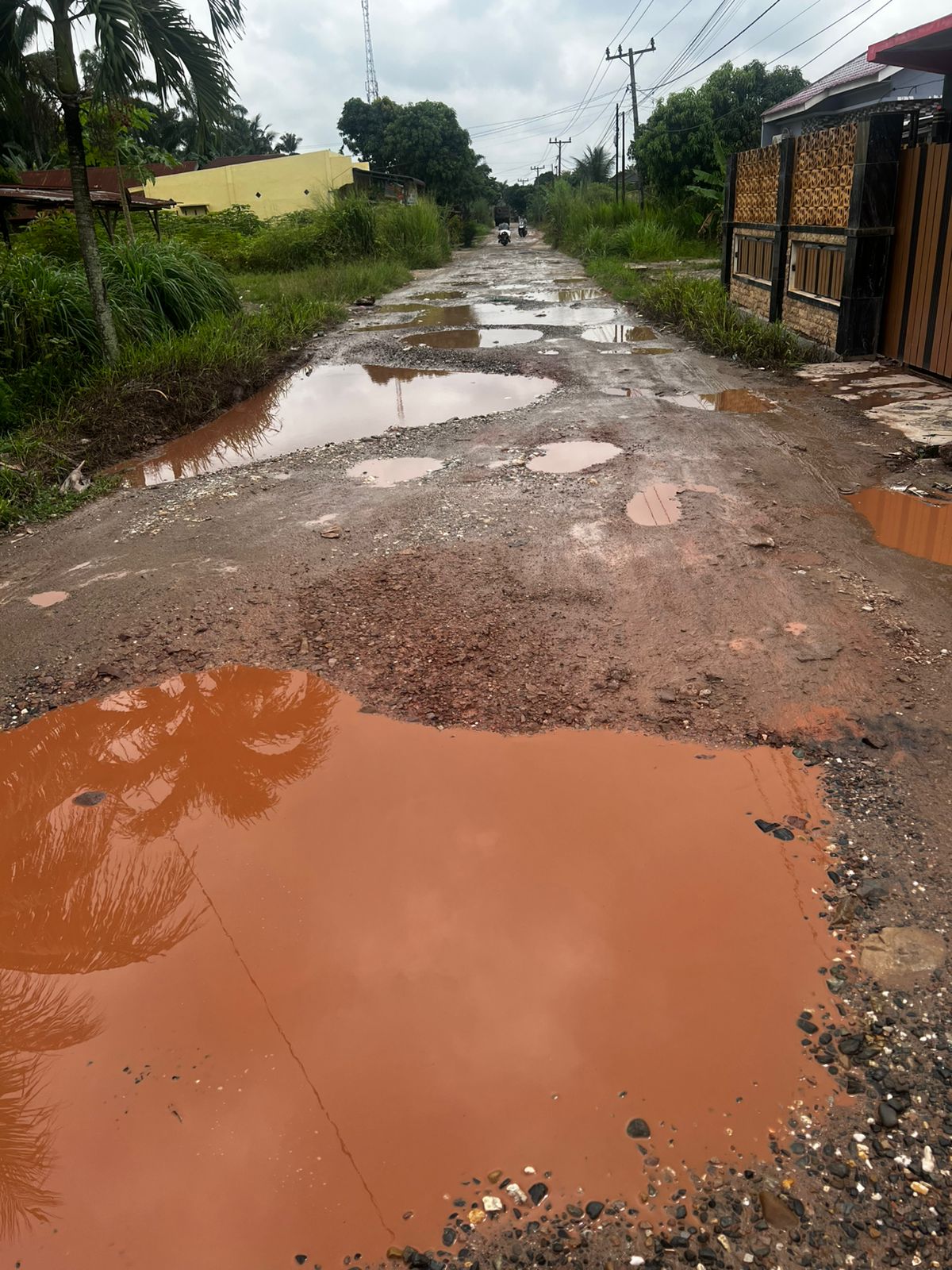 Jalan Dano Bale A Rantau Selatan Hancur, Warga Minta Pemkab Labuhanbatu Turun Tangan, Diduga Korban ‘Janji’