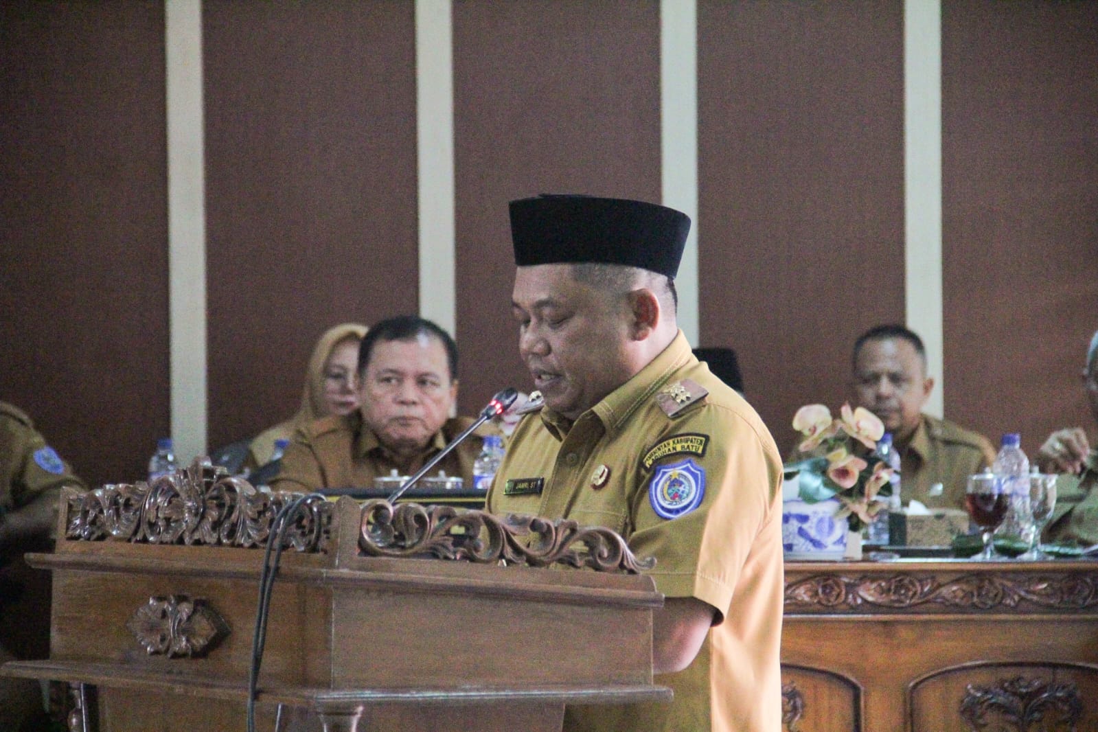 Wabup Serahkan Ranperda LPPL Radio Siaran Publik Daerah Dalam Rapat Paripurna DPRD Labuhanbatu