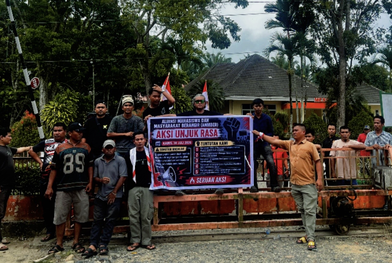 Aksi AMMBER di PTPN IV Kebun Brangir Dihadang Ibu-Ibu, Diduga Upaya Adu Domba
