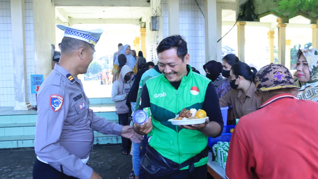 Warung Polri Presisi ke-16, 350 Porsi Makanan Dibagikan Polres Labuhanbatu
