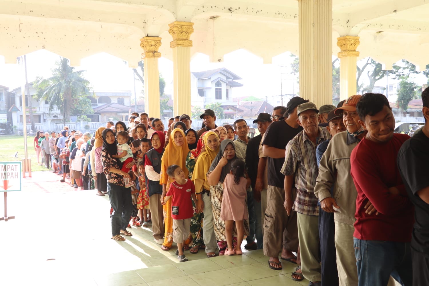 Minggu ke-20 Warung Polri Presisi, Polres Labuhanbatu Bagikan 350 Porsi Makanan Untuk Ojek dan Petugas Kebersihan