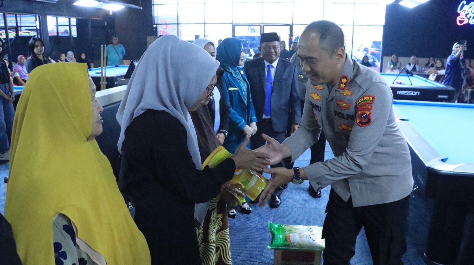 Viral Main Biliar Bareng Bupati, Kapolres Labuhanbatu Klarifikasi: Itu Rangkaian Grand Opening Cafe